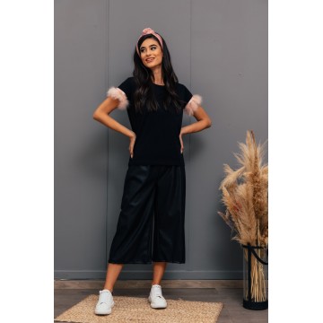 FW23-Σετ Γυναικείο  (2 τεμαχίων) Zip Culotte Δερματίνη Mαύρο   & Μπλούζα Κοντομάνικη με Ροζ Φτερό