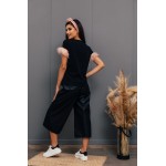 FW23-Σετ Γυναικείο  (2 τεμαχίων) Zip Culotte Δερματίνη Mαύρο   & Μπλούζα Κοντομάνικη με Ροζ Φτερό