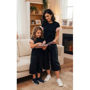 FW23-set (4 τεμαχίων) Γυναικείο & Παιδικό Zip Culotte Μαύρο  Δερματίνη  & Μπλούζα Κοντομάνικη με Ροζ Φτερό