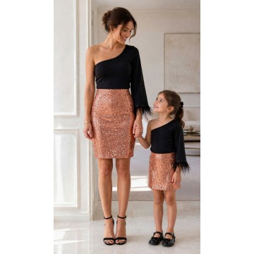 FW25-set (4 τεμαχίων) Γυναικεία & Παιδική Φούστα Μίνι Παγέτα Σομόν & Τοπ 1 Ώμο-1 Μανίκι Καμπάνα Φτερό